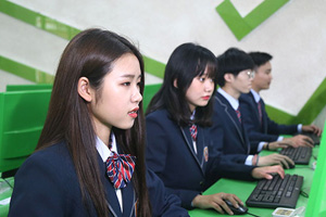 高二女孩不上学了学什么专业好