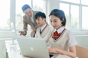 初中生读什么技术学校比较好