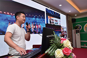 学子报告会，树立榜样的力量