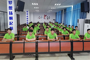 学子报告会：倾听榜样故事，凝聚前行力量