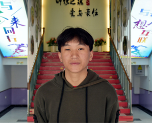 许吉硕：技校退学来新华，报名VR再出发