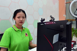 赵洺宜：学习电子商务与财会，妈妈推荐来新华