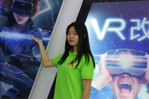 张晨：大学退学来新华，选择VR专业再出发