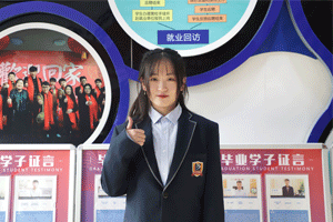 李佳琦：职高退学再择校，舅舅推荐来新华
