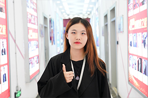 苏美玲：初中毕业来新华  学美妆直击梦想