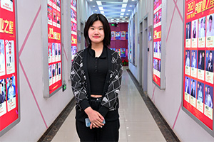 李和娜:初中转学来新华，学习所爱勇闯未来